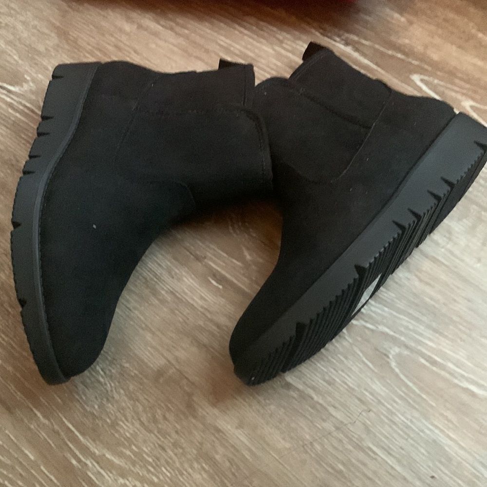 NIB KELLY & KATIE BASHIA BOOTIE size 6  ♥️